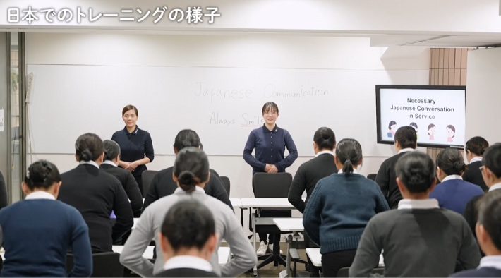 ベアーズの外国人スタッフの研修風景